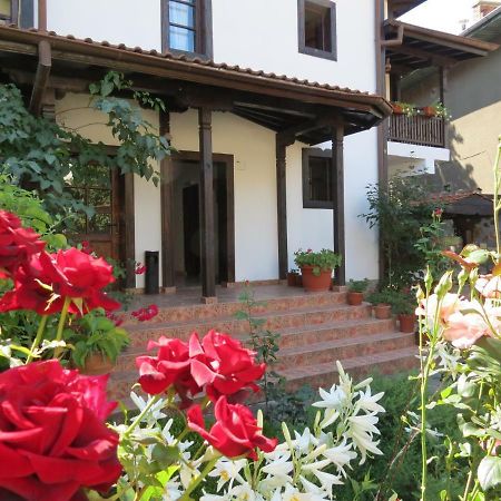 Oazis Guesthouse Lovech Exteriör bild