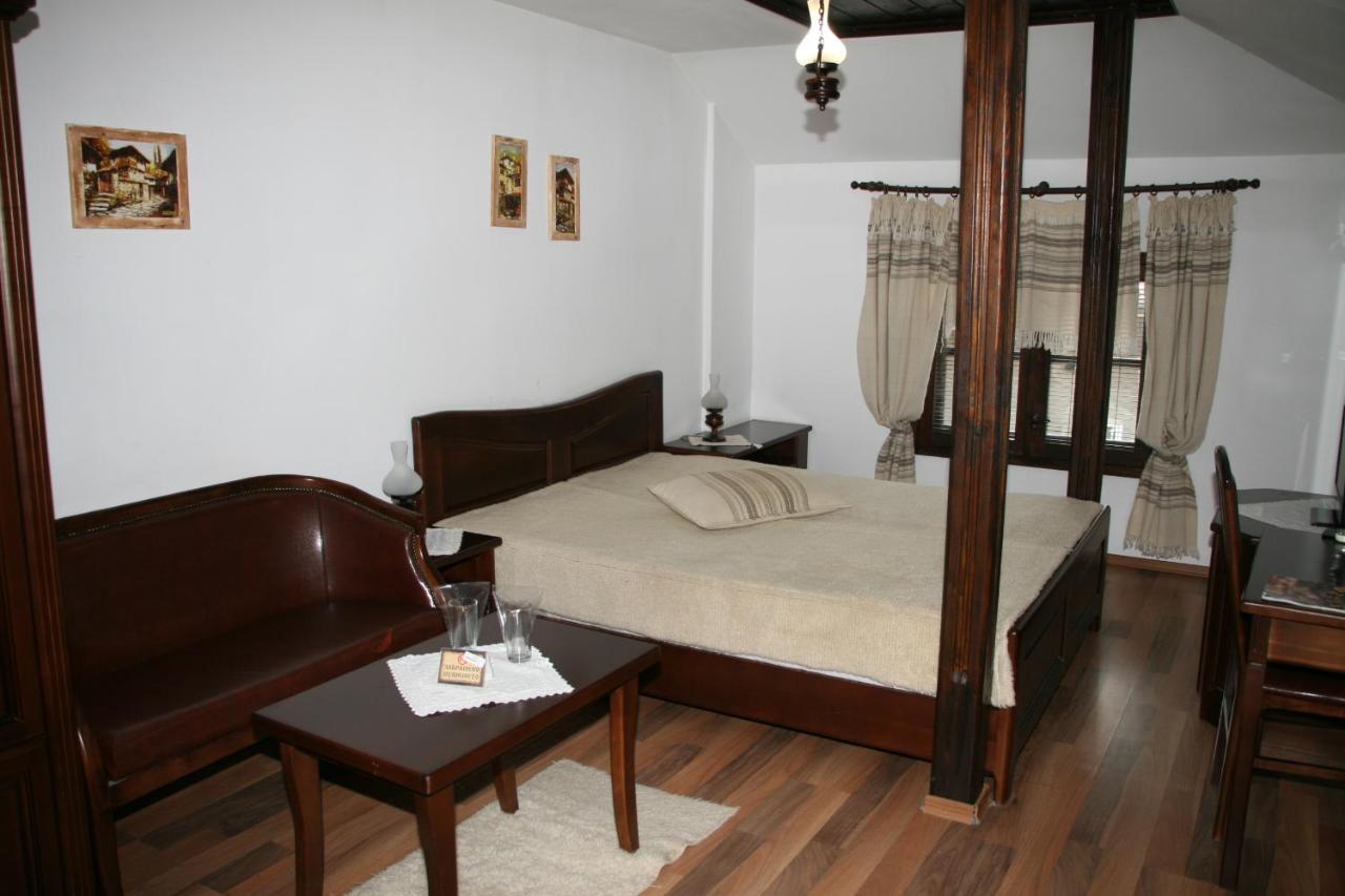 Oazis Guesthouse Lovech Exteriör bild