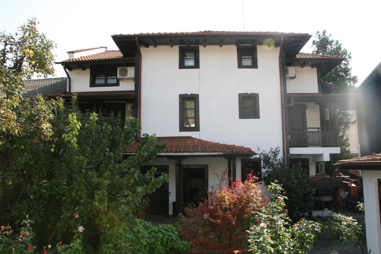 Oazis Guesthouse Lovech Exteriör bild