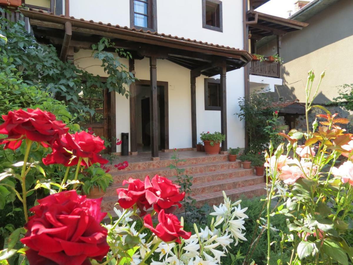 Oazis Guesthouse Lovech Exteriör bild