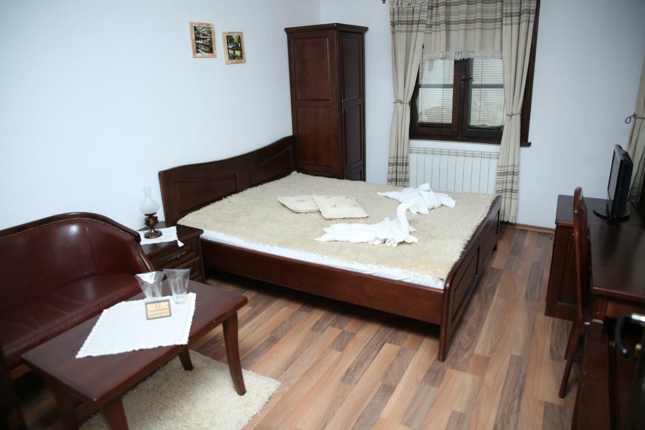 Oazis Guesthouse Lovech Exteriör bild