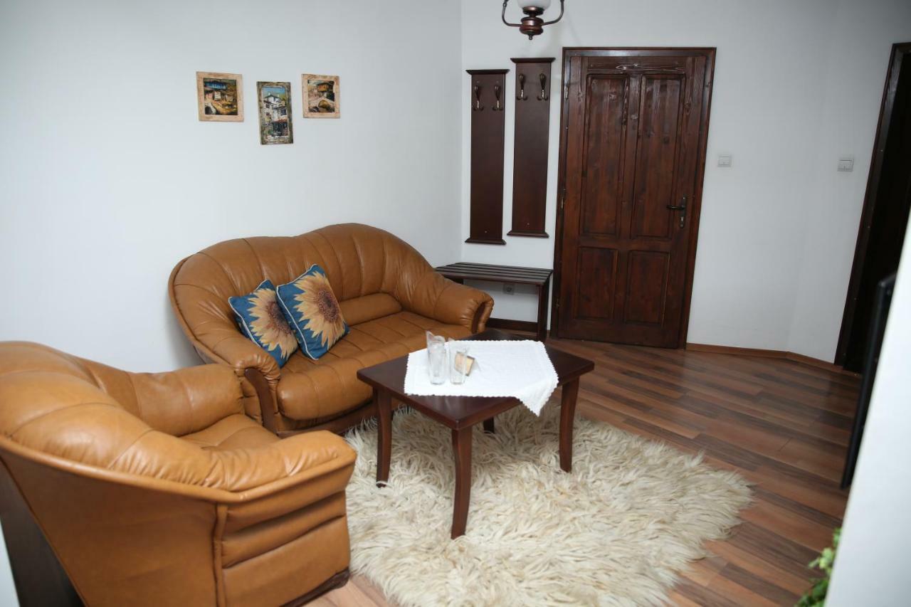 Oazis Guesthouse Lovech Exteriör bild