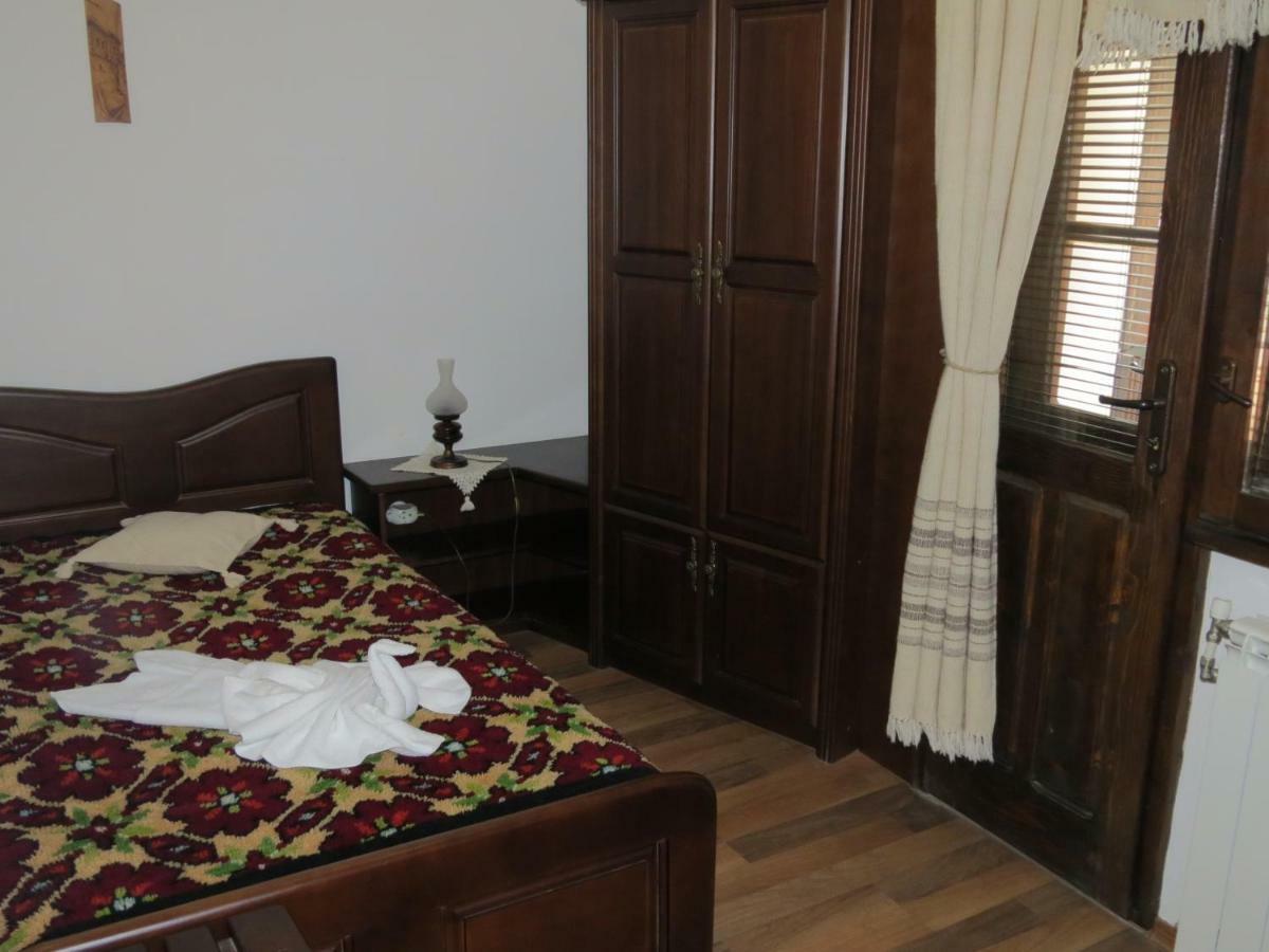 Oazis Guesthouse Lovech Exteriör bild