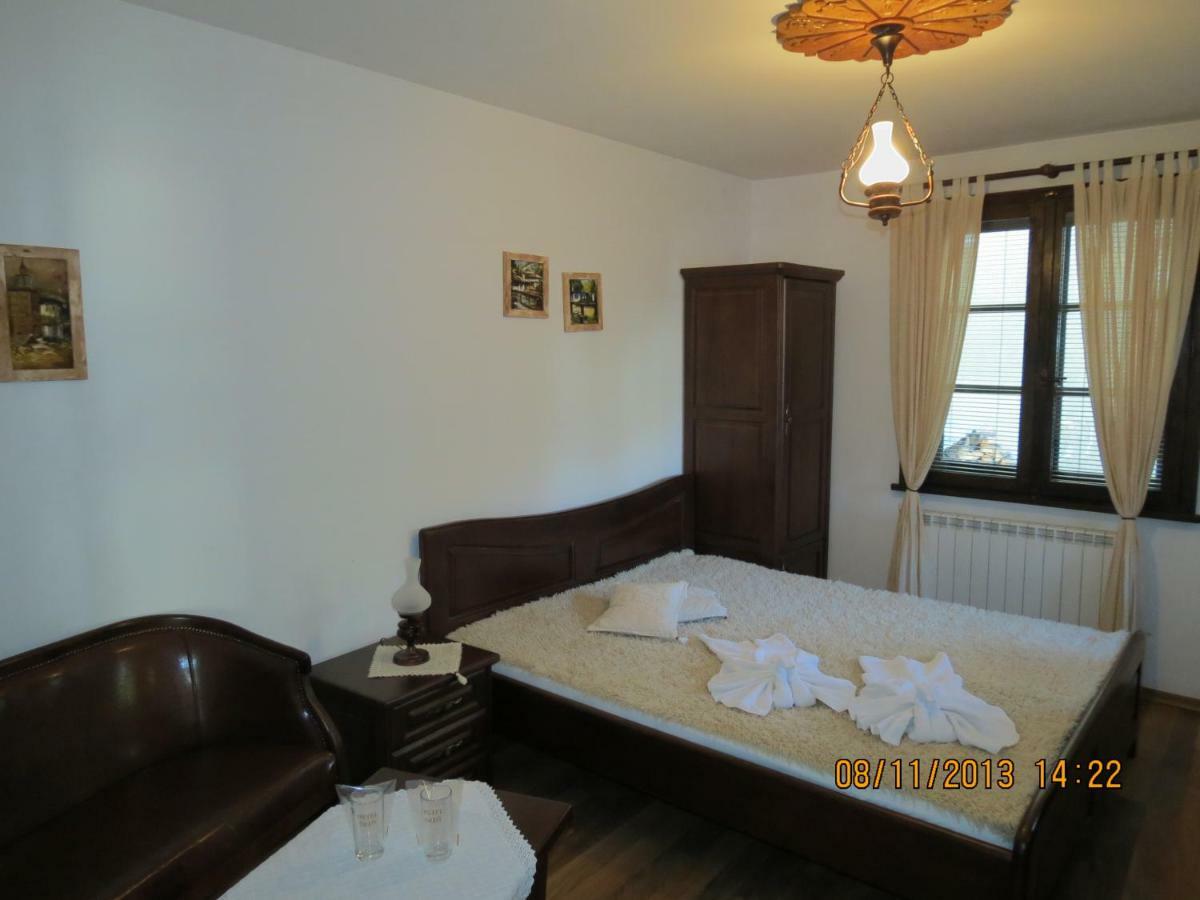 Oazis Guesthouse Lovech Exteriör bild