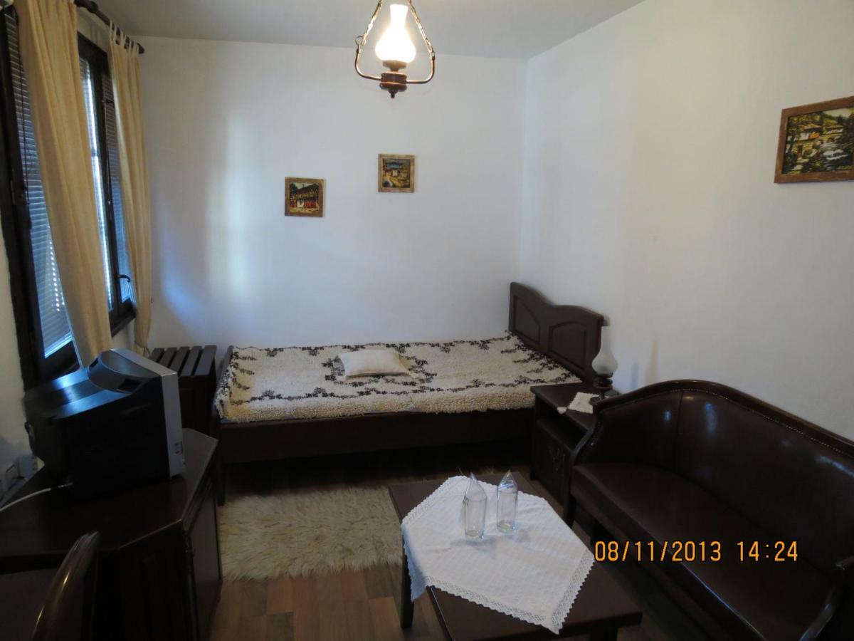 Oazis Guesthouse Lovech Exteriör bild